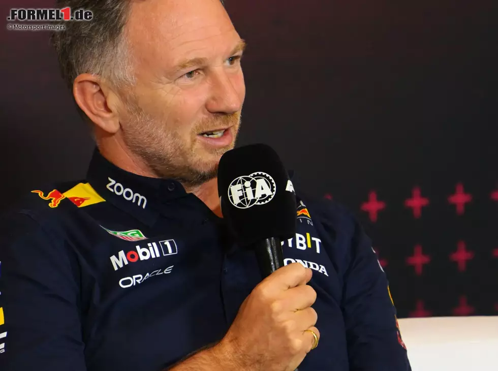 Foto zur News: Red-Bull-Teamchef Christian Horner in der Formel-1-Pressekonferenz 2024