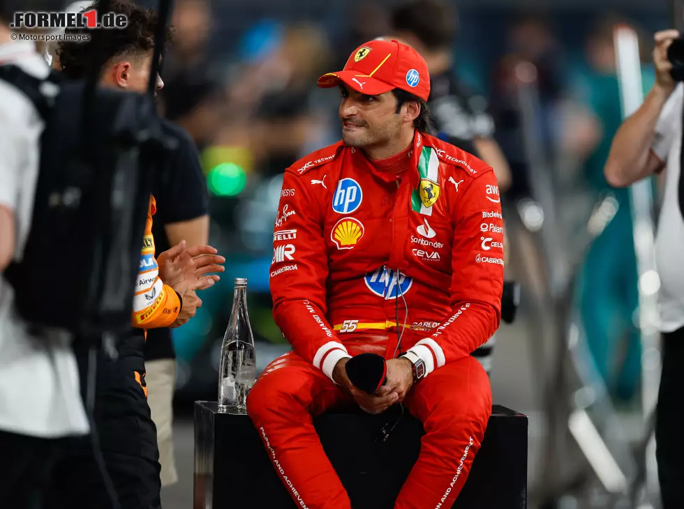 Foto zur News: Carlos Sainz (Ferrari) beim Formel-1-Rennen in Abu Dhabi 2024