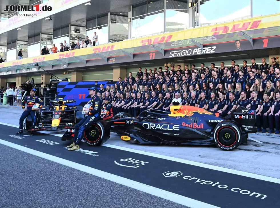 Foto zur News: Max Verstappen, Sergio Perez